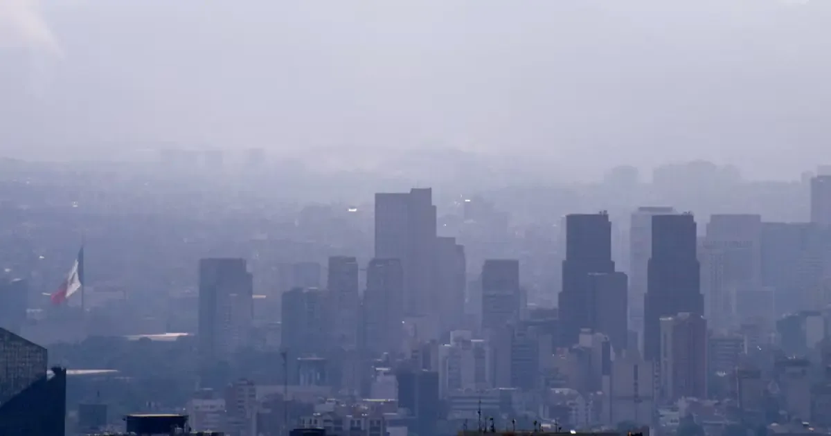 Hoy se registra un nivel de riesgo bajo, aunque hay alerta por ozono y otros contaminantes.