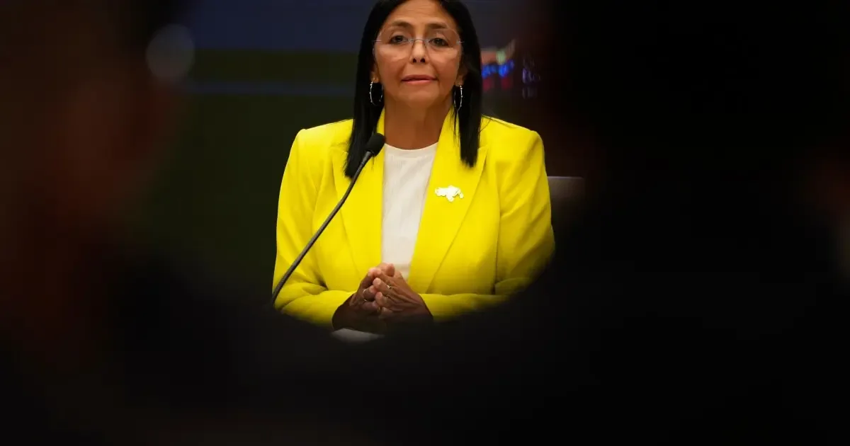 Calixto Ortega Sánchez, representante de Delcy Rodríguez, impulsa contactos financieros.