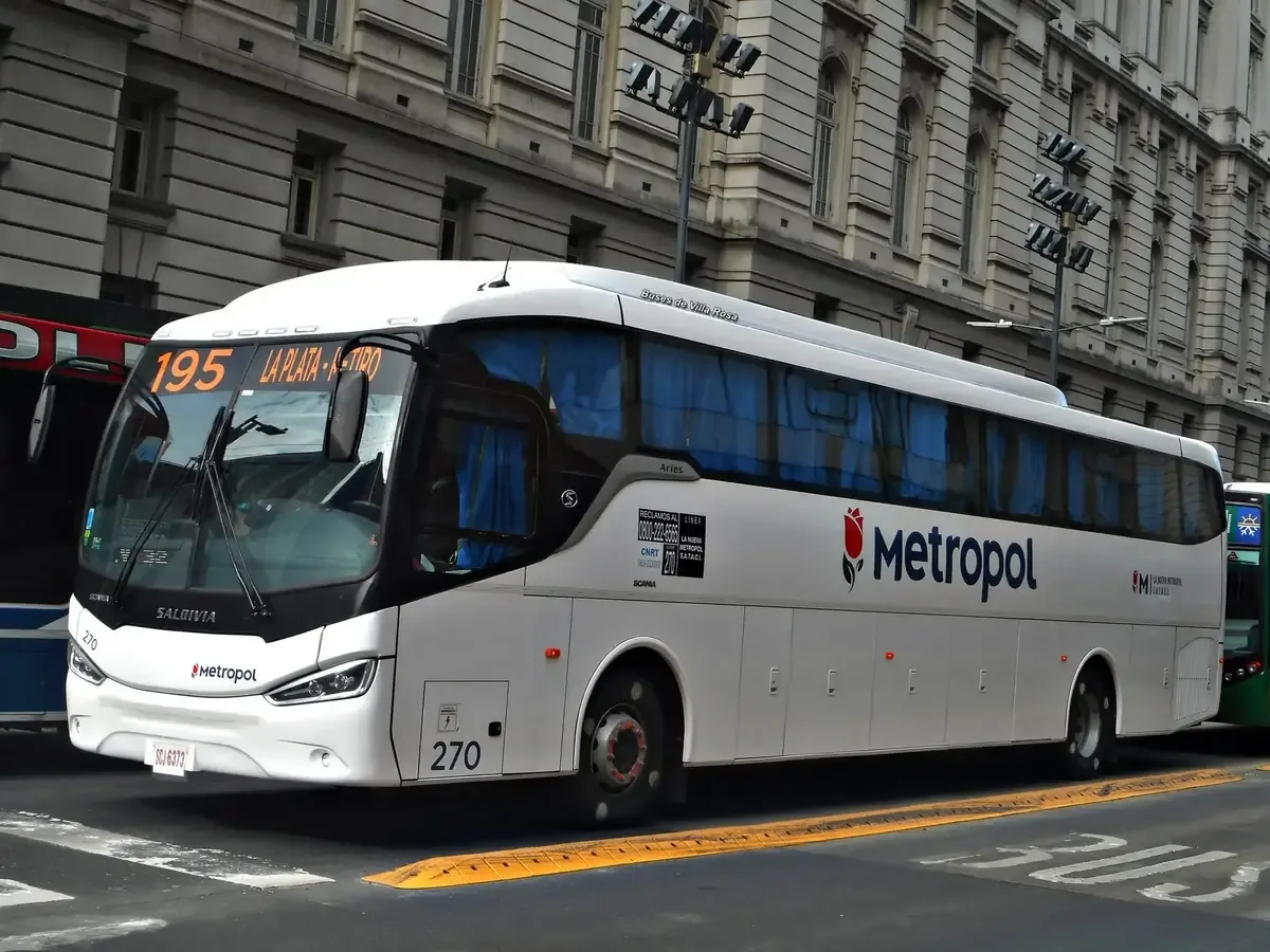 Los pasajeros de la línea 195 deben conocer nuevos puntos de ascenso y descenso en Retiro para viajar a La Plata.