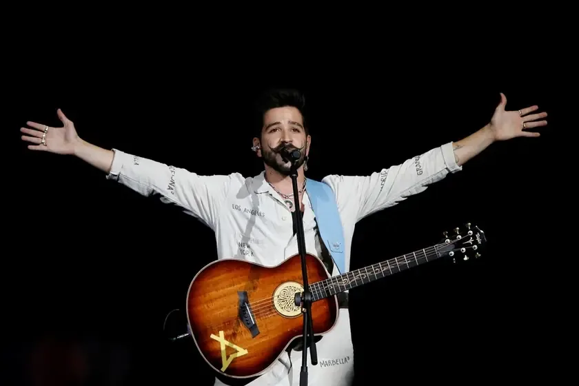 El cantante colombiano presenta su nueva música mientras reflexiona sobre su papel como padre.