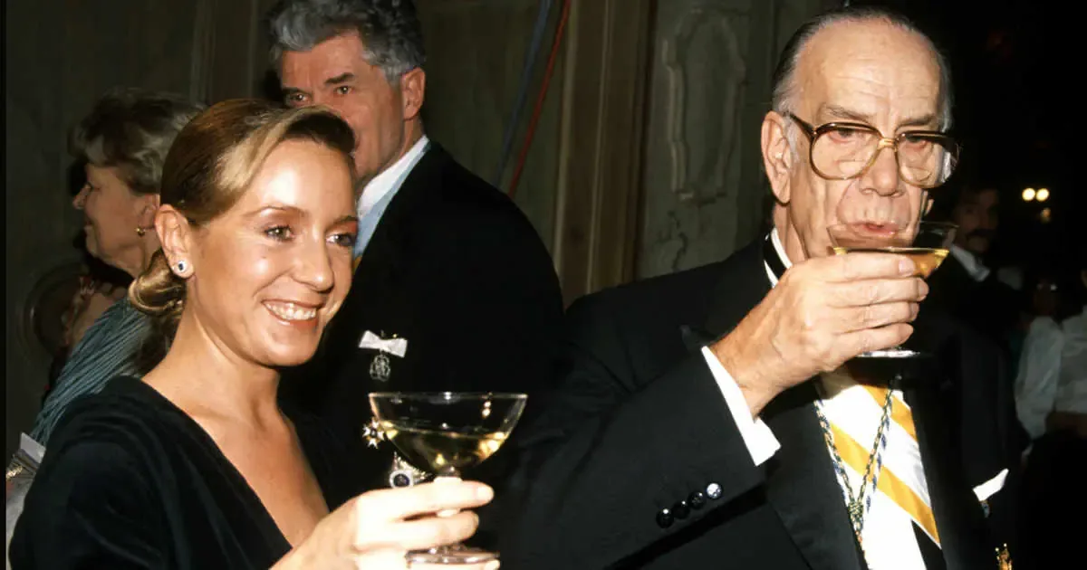 Camilo José Cela y Marina Castaño sorprendieron a amigos en su boda secreta, celebrada con medidas de seguridad estrictas.