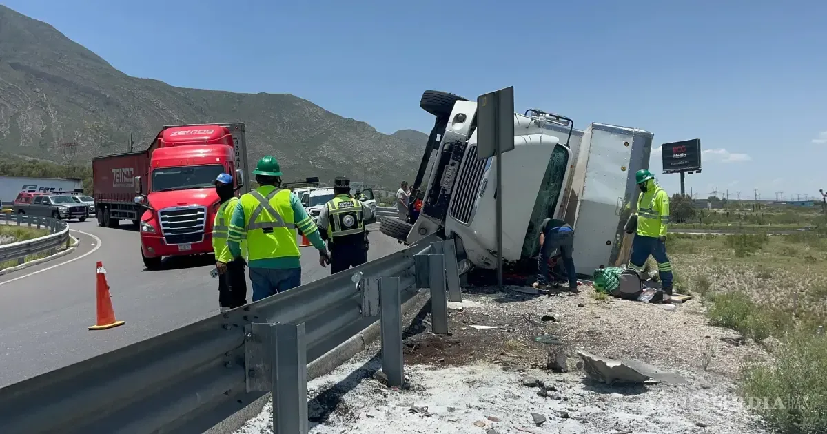 Un accidente de camión ocurrió al mediodía, afectando el tráfico en la zona.