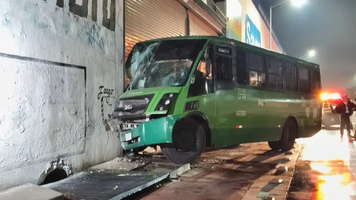 Un accidente vial en la colonia Sitio de Puebla causa daños materiales y un misterioso escape del conductor.