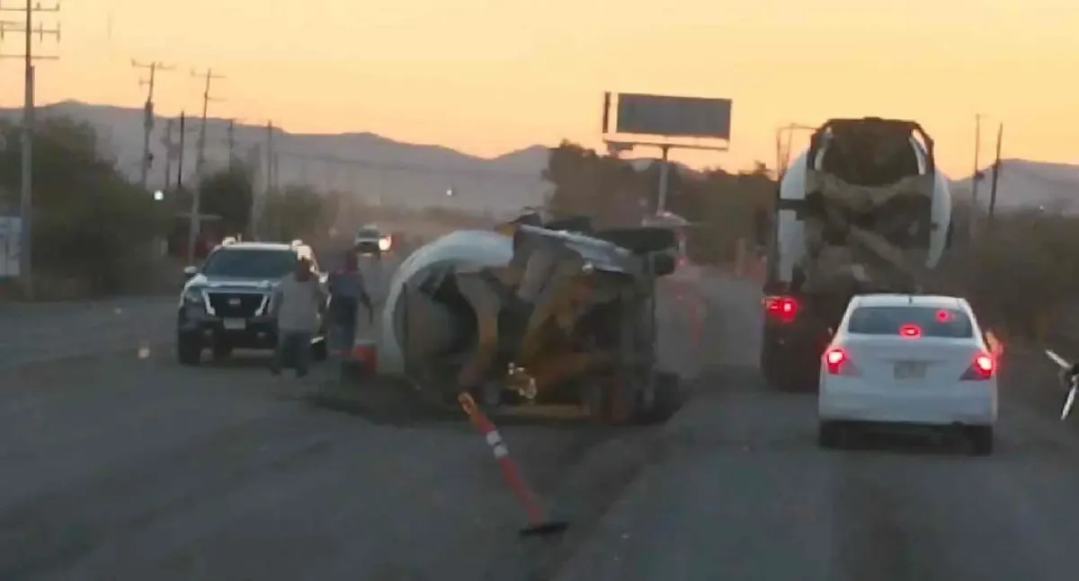 El accidente en la carretera Hermosillo-Bahía de Kino dejó daños materiales, pero no se reportaron heridos.