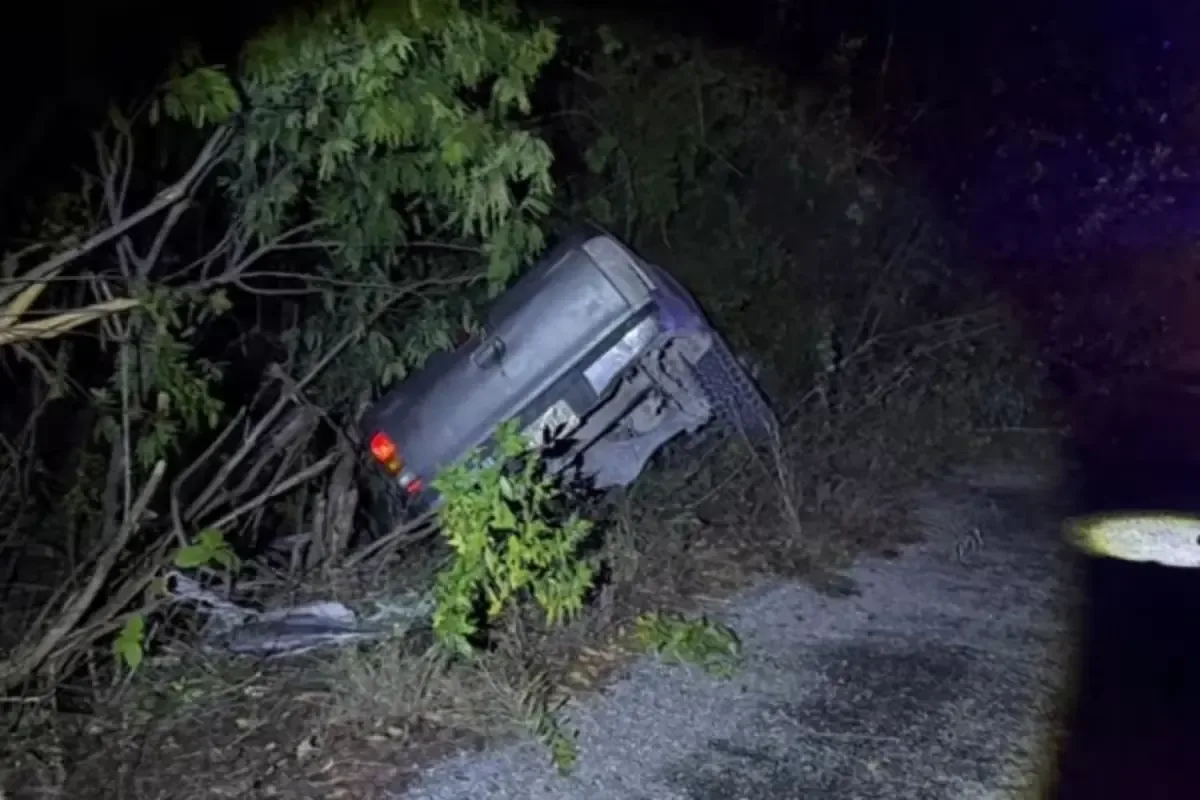 La camioneta quedó fuera de la carretera en la vía Mahahual-Xcalak sin lesionados.