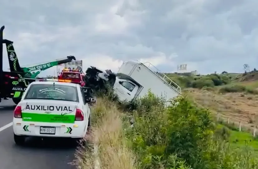 Un conductor sufrió lesiones tras quedarse dormido al volante en Atlixco.