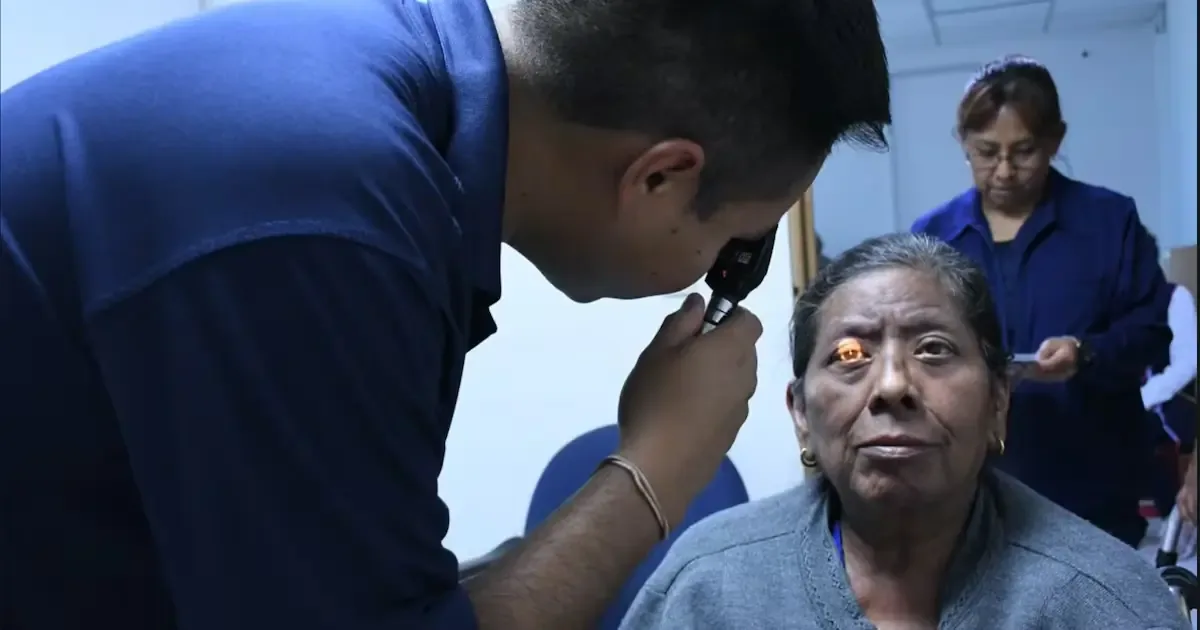 La alcaldía impulsa exámenes oftalmológicos para detectar enfermedades visuales.