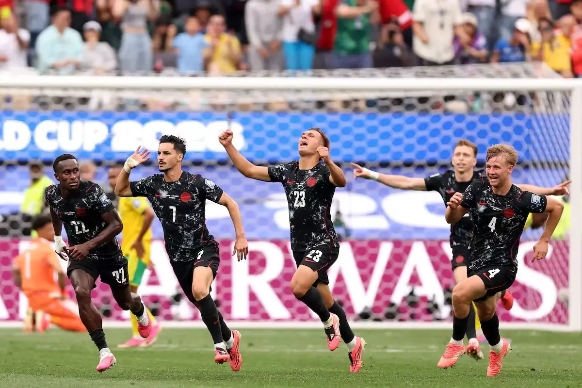 El equipo canadiense, liderado por su técnico, avanza tras un emocionante partido contra Sudáfrica.
