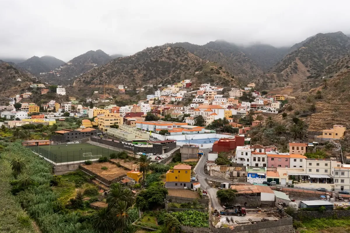 La alta incidencia de problemas de salud mental en Canarias plantea el desafío de abordar sus causas subyacentes.