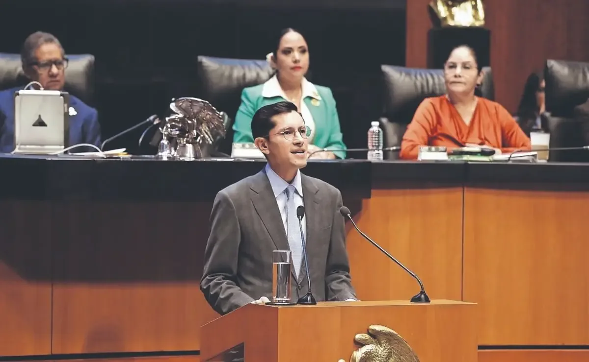 El canciller Roberto Velasco reafirma principios de soberanía y cooperación en comparecencia ante el Senado.