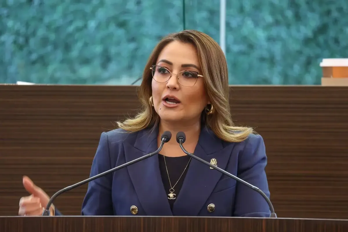La diputada del PT, Claudia Díaz Gayou, enfrenta cuestionamientos sobre su posible candidatura en Querétaro.