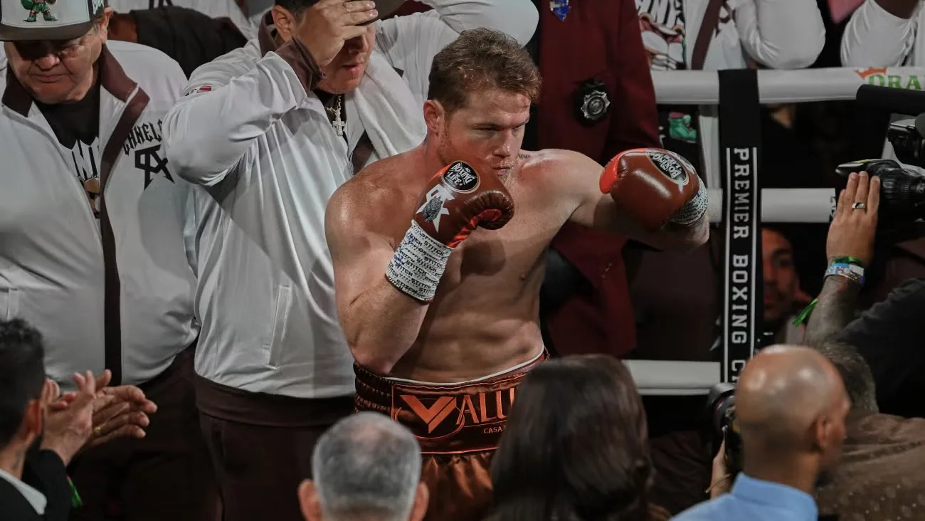 Canelo Álvarez presentó su próxima pelea en Riyadh junto a Turki Alalshikh.