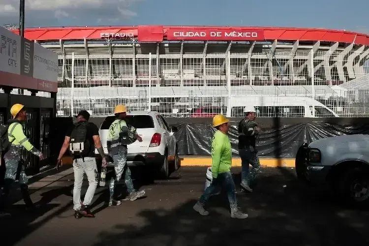 Manifestaciones y afluencia de aficionados provocaron cortes y congestión en el acceso al Estadio Azteca.