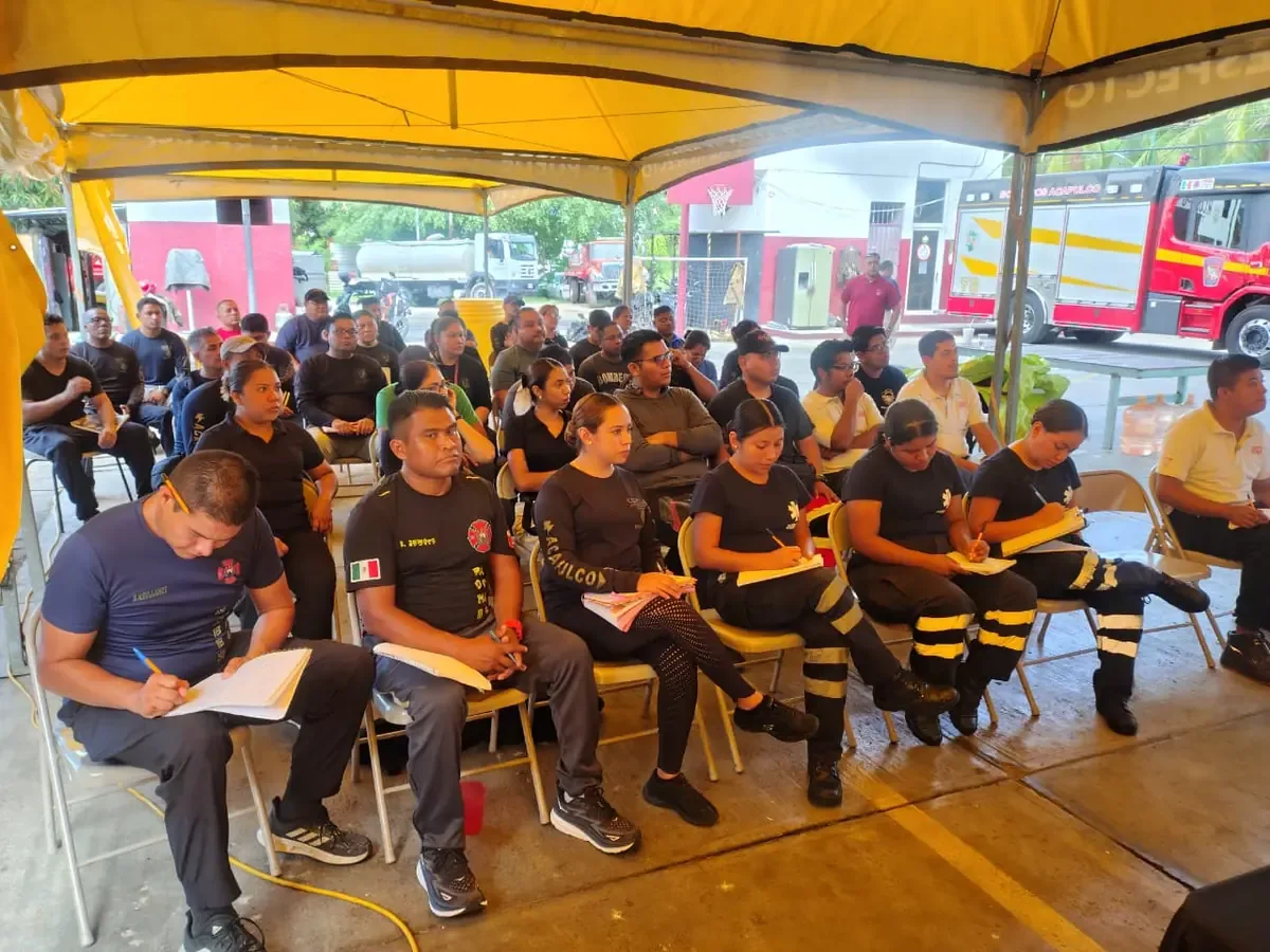 La capacitación busca fortalecer la respuesta ante emergencias con sustancias de riesgo en la ciudad costera.