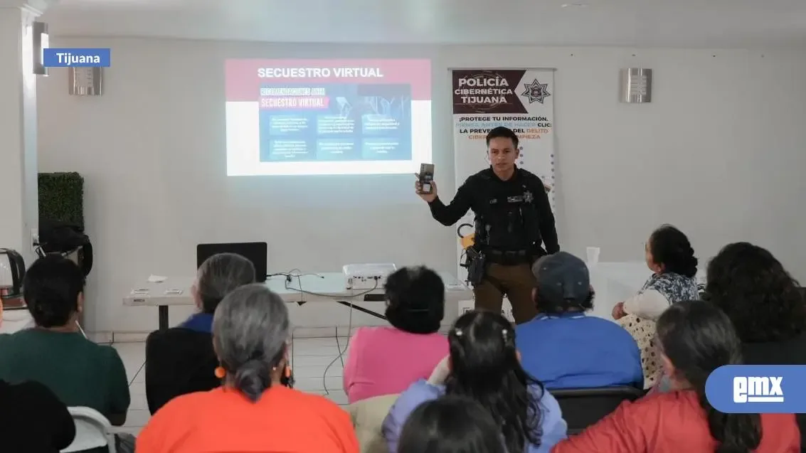 Capacitación de la Policía Cibernética a adultos mayores sobre prevención de fraudes.