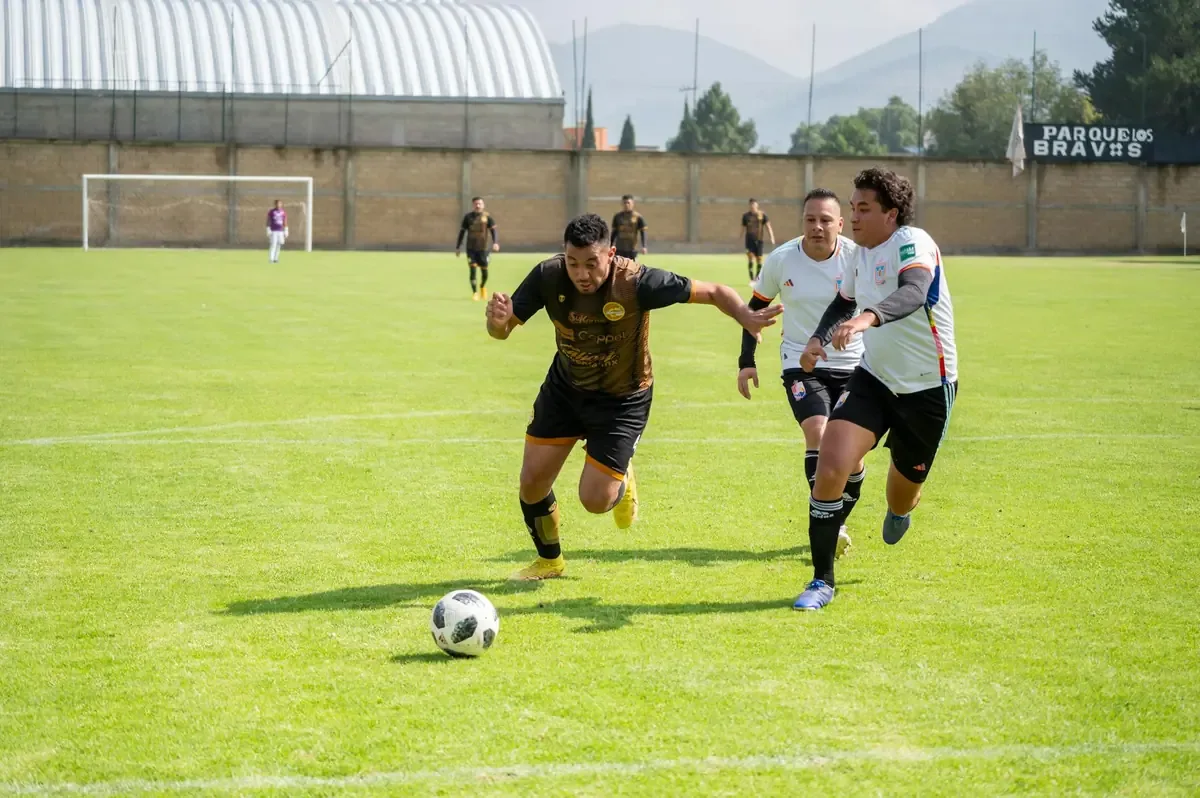 La preparación busca fortalecer la atención a visitantes durante el evento futbolístico.
