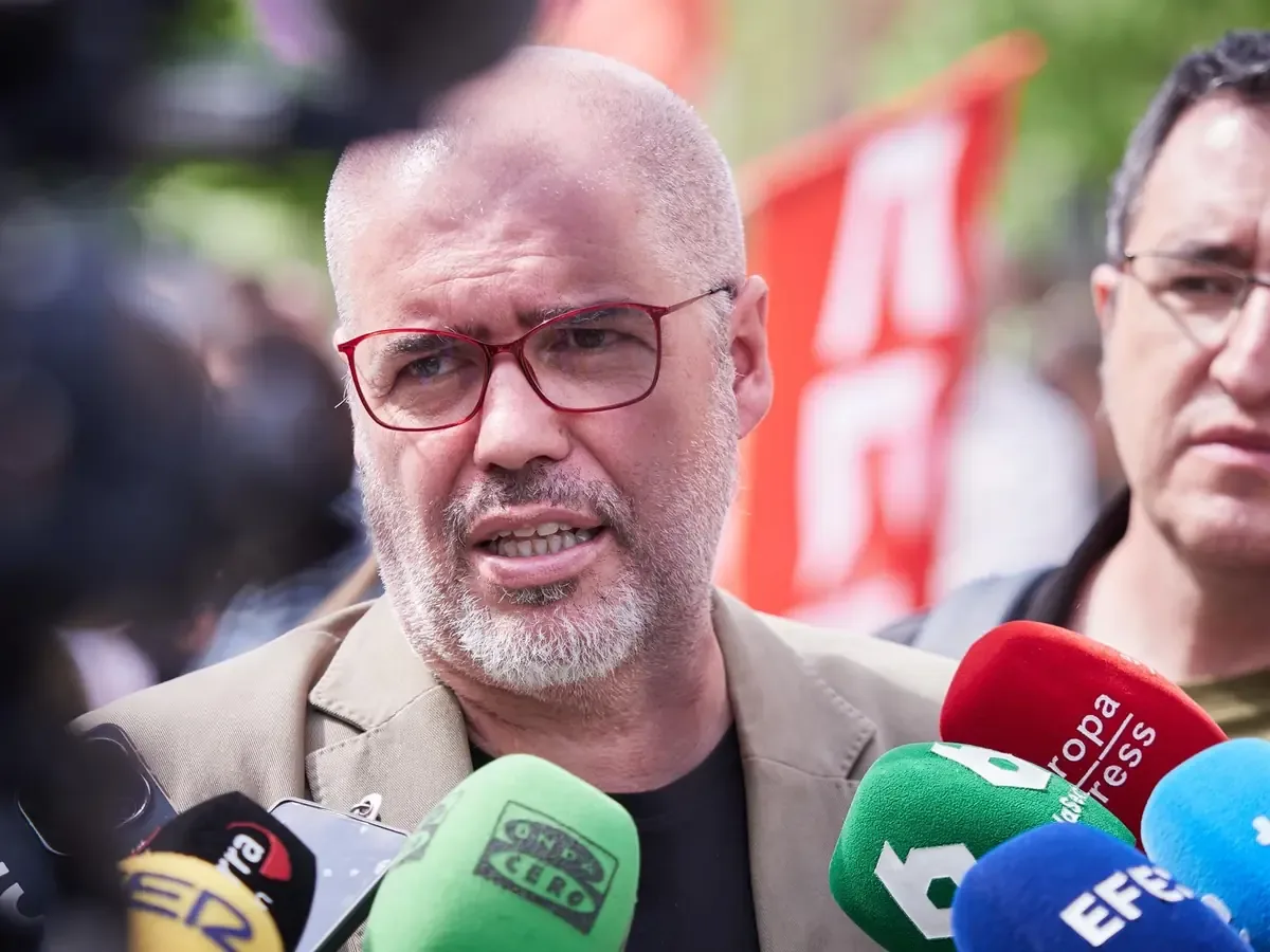 La consultora francesa implementa un plan de salida voluntaria tras un acuerdo con los sindicatos.