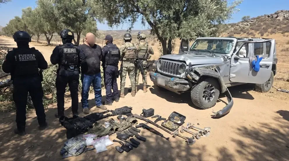 La detención de Sergio Serrano incluye el aseguramiento de armas y drogas.
