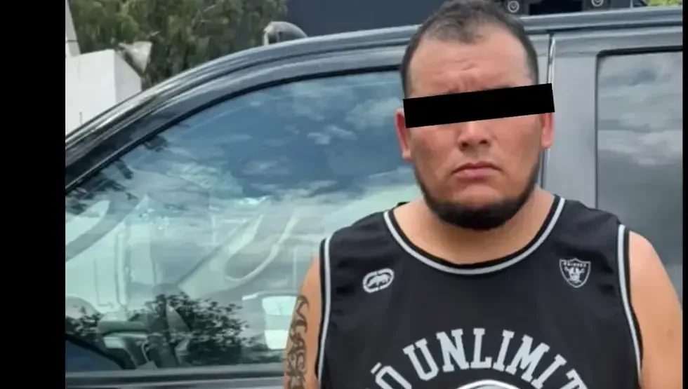 Las autoridades detuvieron a Gabino Eduardo “N”, acusado de agredir a una mujer durante un choque simulado.