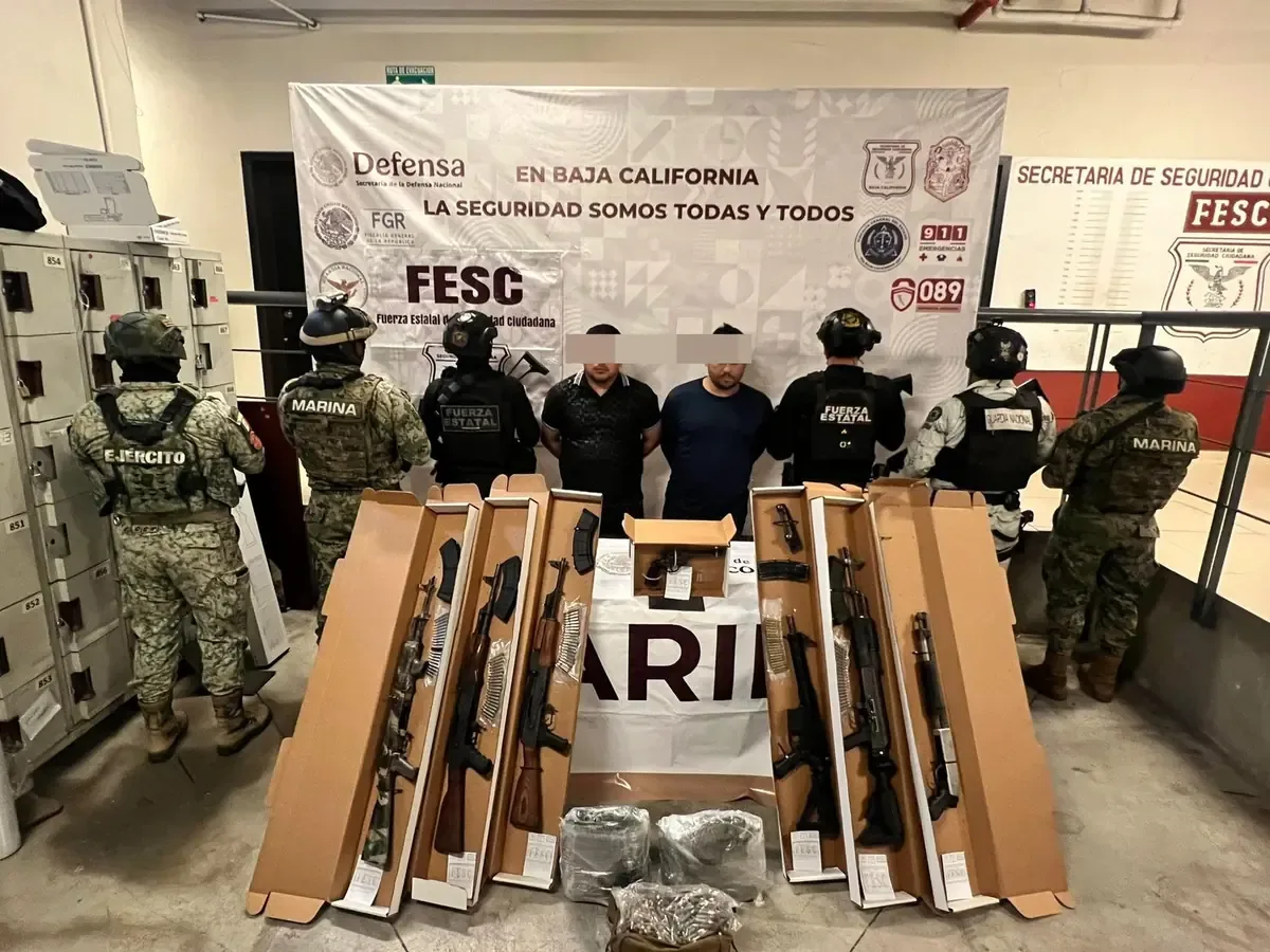 La detención incluye un vehículo blindado y arsenal de armas de fuego, marcando un golpe significativo para la seguridad en la región.