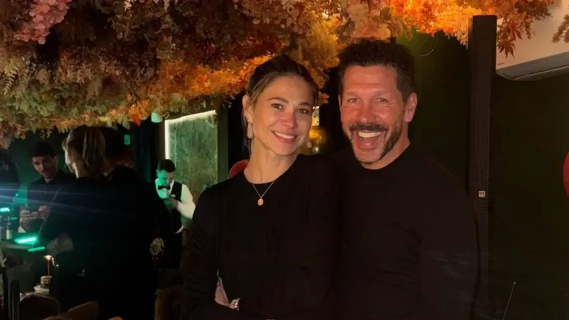 La pareja se sumerge en la belleza natural de Botsuana mientras redescubren su conexión personal.
