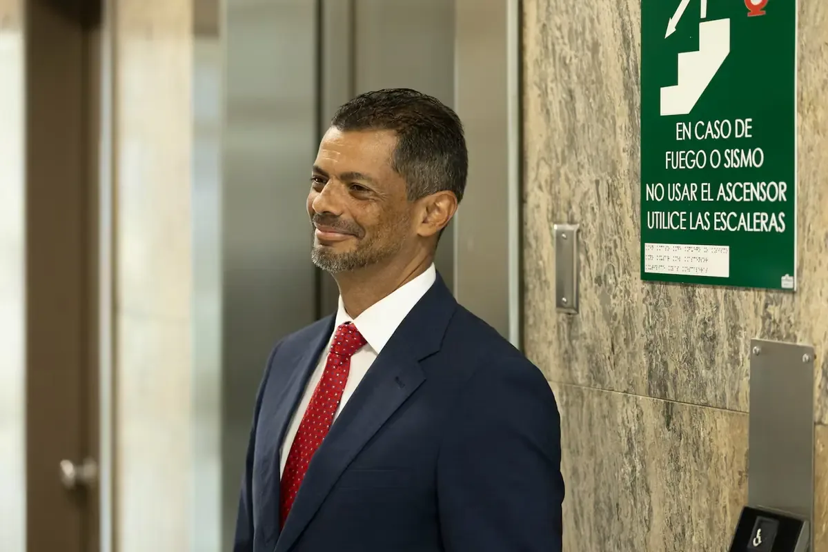 Carlo Díaz, Fiscal General de la República, comparte su vida personal y cómo combina su cargo con sus pasiones.