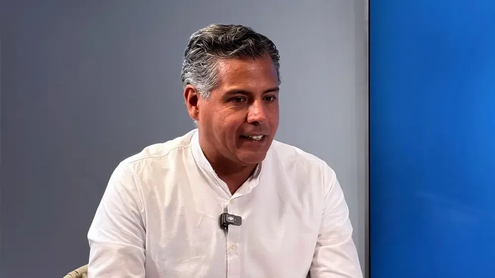 El exsecretario de Bienestar identifica áreas de mejora en el partido y sugiere fortalecer la formación política.