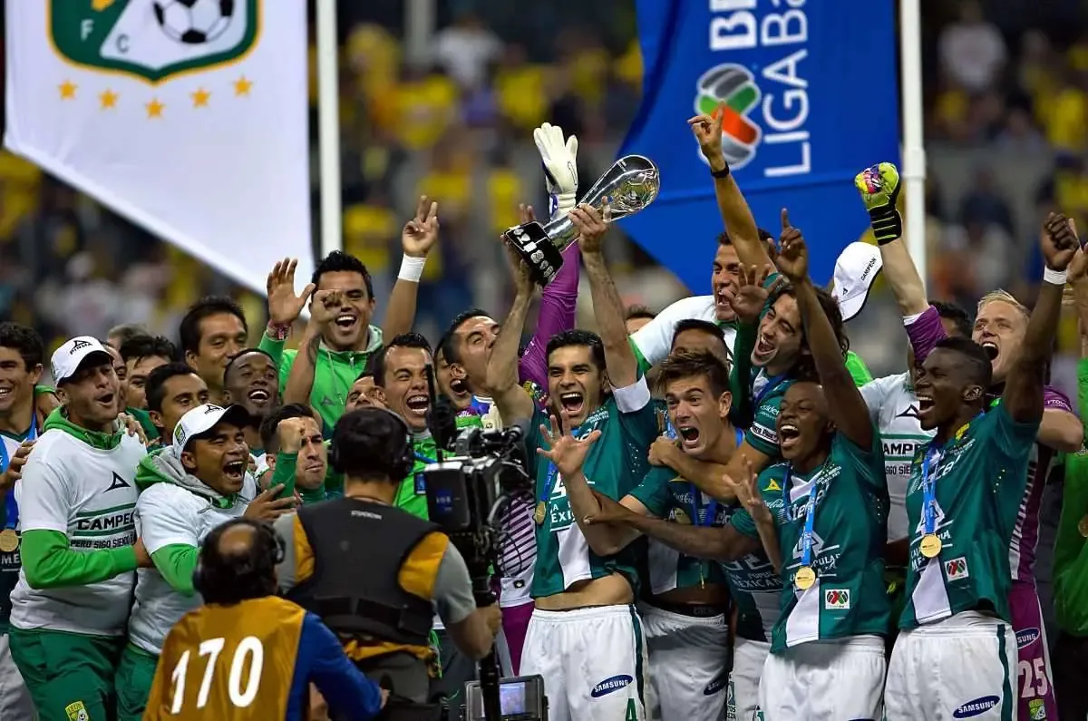 La leyenda del Club León busca combatir problemas sociales en su comunidad.