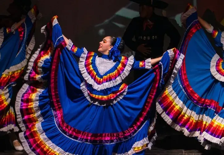 Carlos López Jiménez anuncia incremento en presupuesto cultural para Cancún.