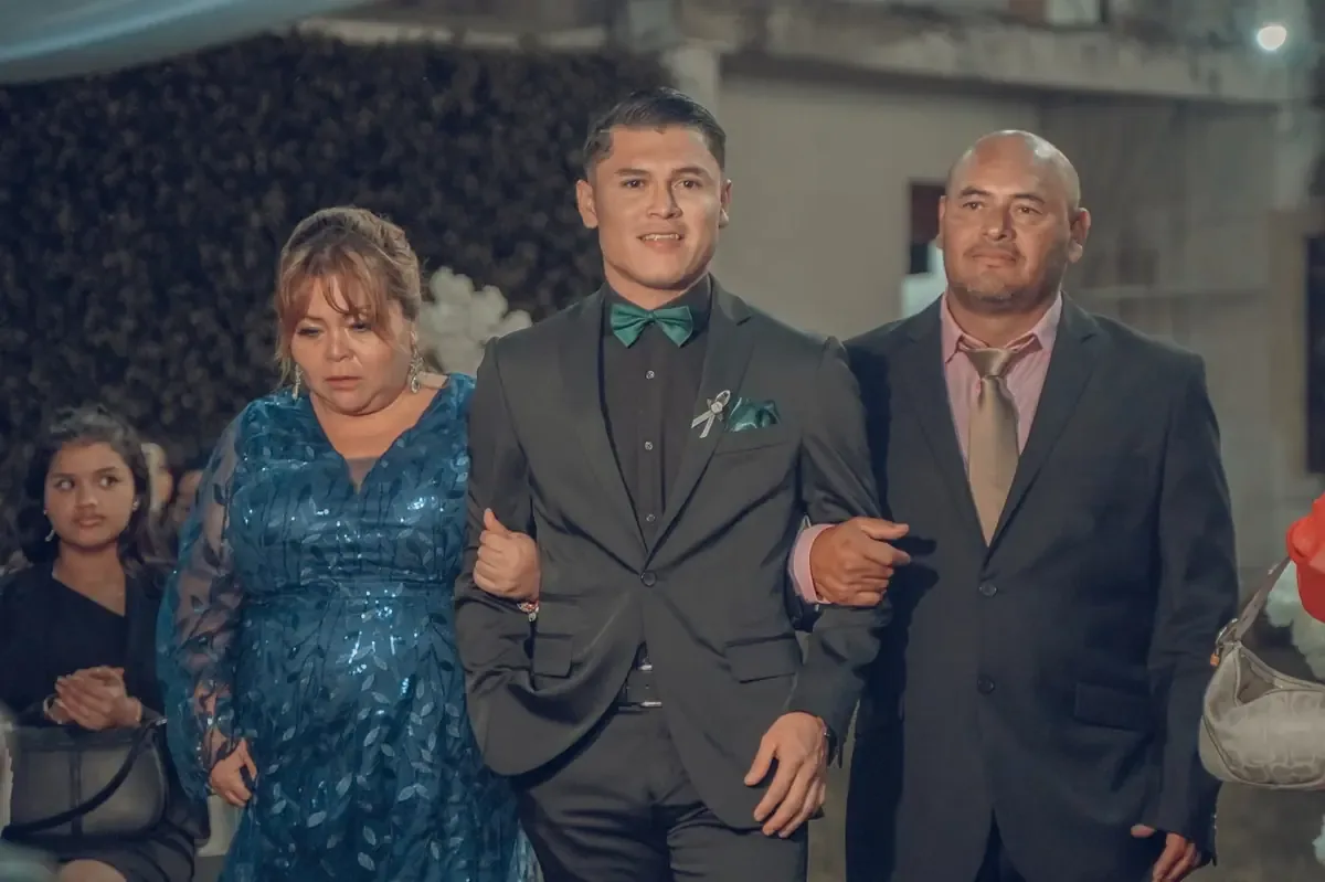 La madre de Carlos Manzo destaca su legado durante homenaje en Uruapan.