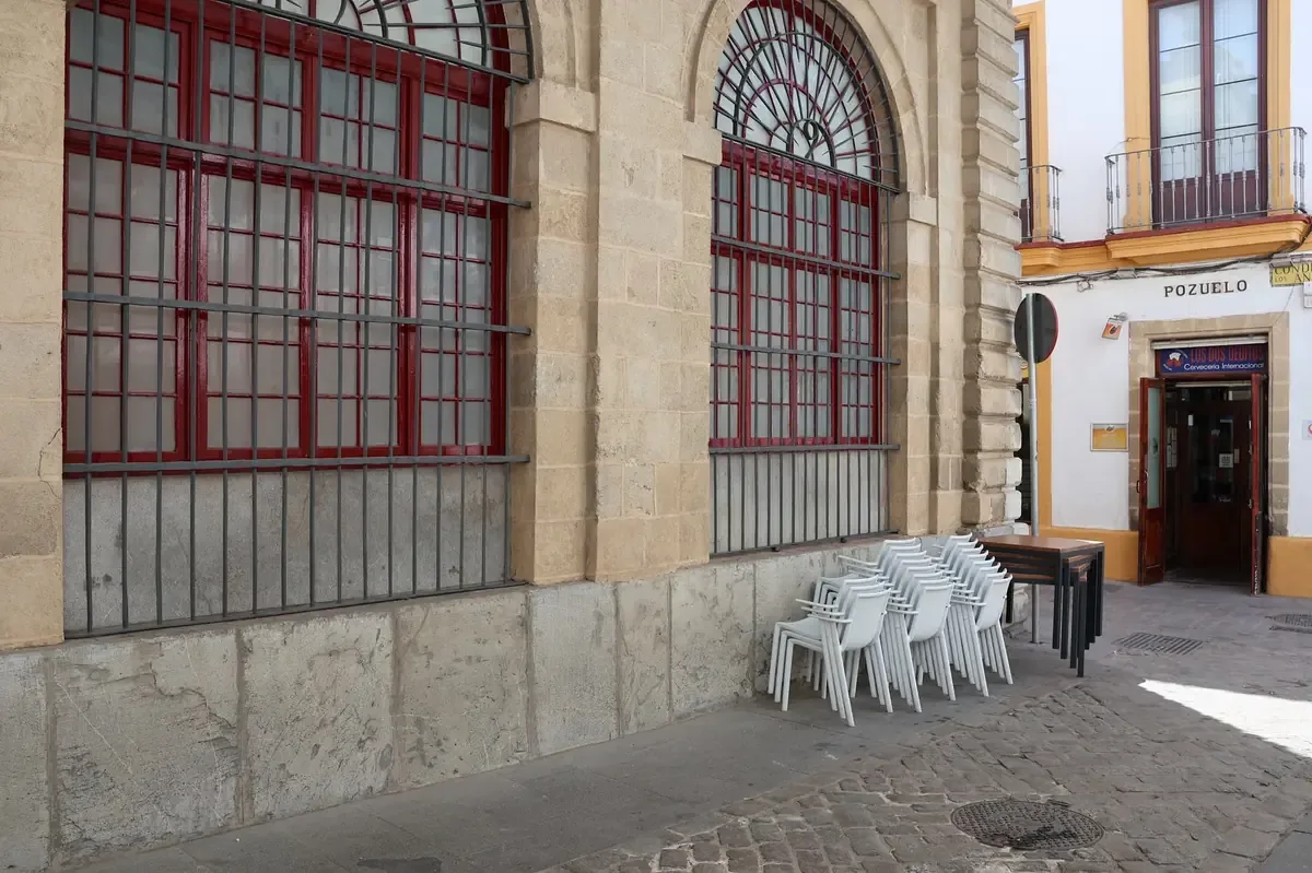 La Bodeguita del Medio, un emblemático sitio en La Habana, fue hogar de Carlos Puebla, gran exponente de la música cubana.