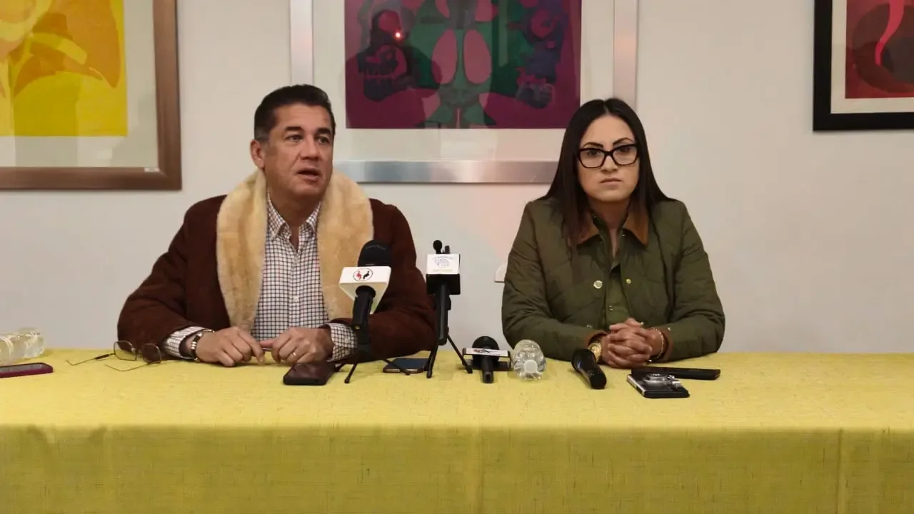 Carlos Puente Salas destaca el liderazgo de Claudia Sheinbaum en conferencia.