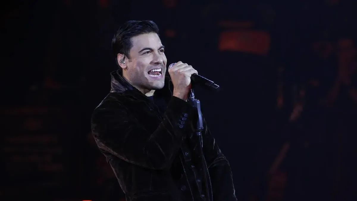 Carlos Rivera durante su emotivo concierto en el Palenque de la Feria de León.