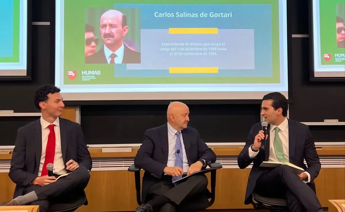 La conferencia "Hablemos de México" fue dirigida a estudiantes de la Universidad de Harvard.