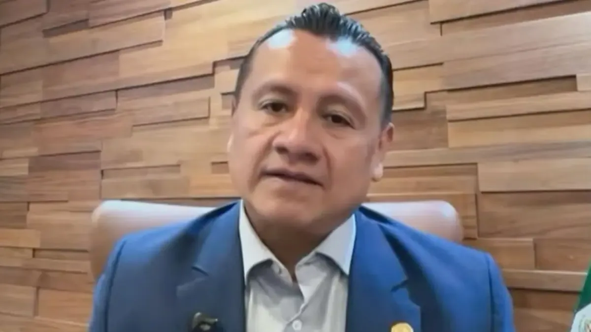 El Fiscal General de Michoacán solicita licencia para participar en el proceso interno del partido.