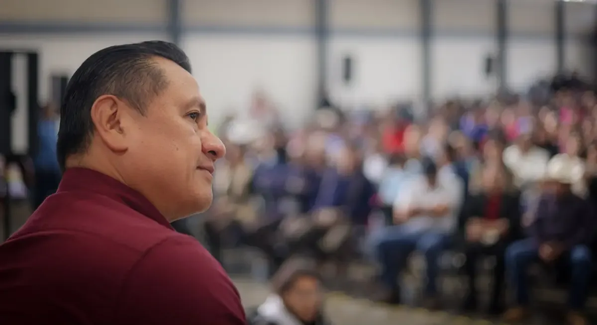 La trayectoria de Carlos Torres Piña revela la esencia del oficio político en Michoacán y su papel en la construcción de acuerdos.