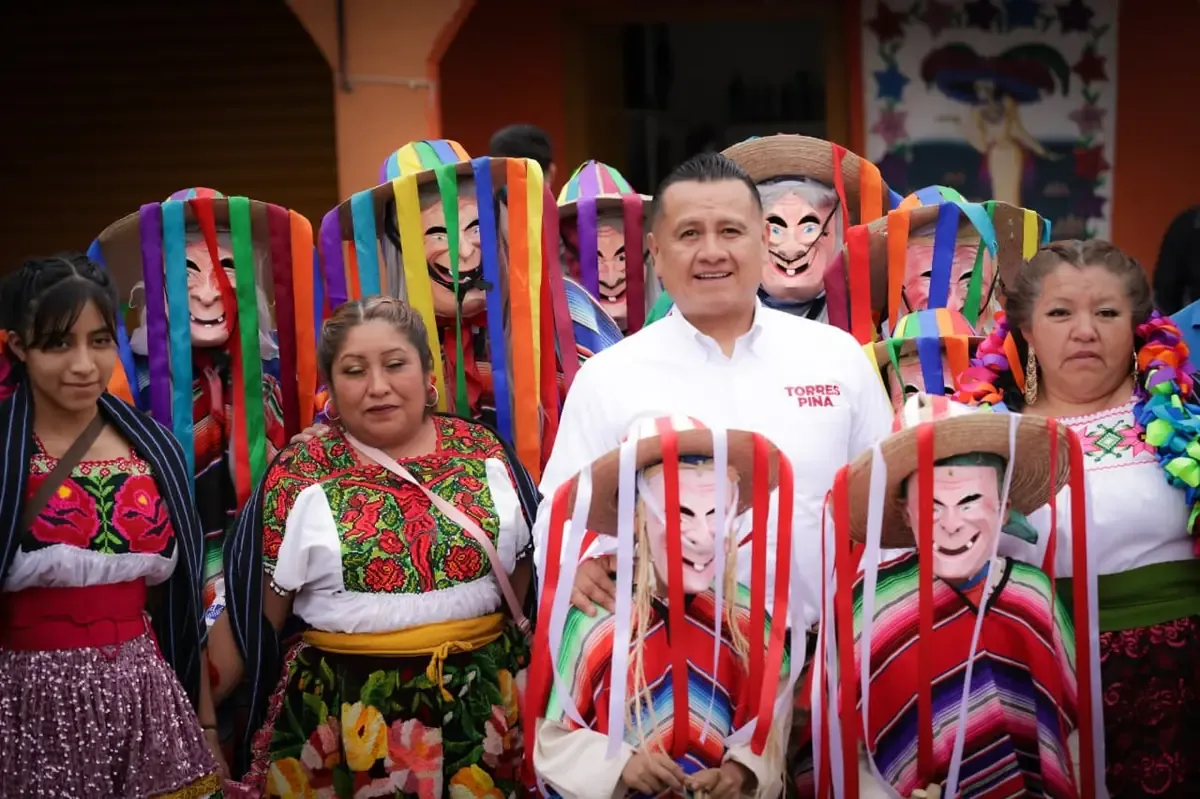 Carlos Torres Piña se consolida como el candidato favorito de Morena en Michoacán, mostrando un crecimiento notable en las encuestas.