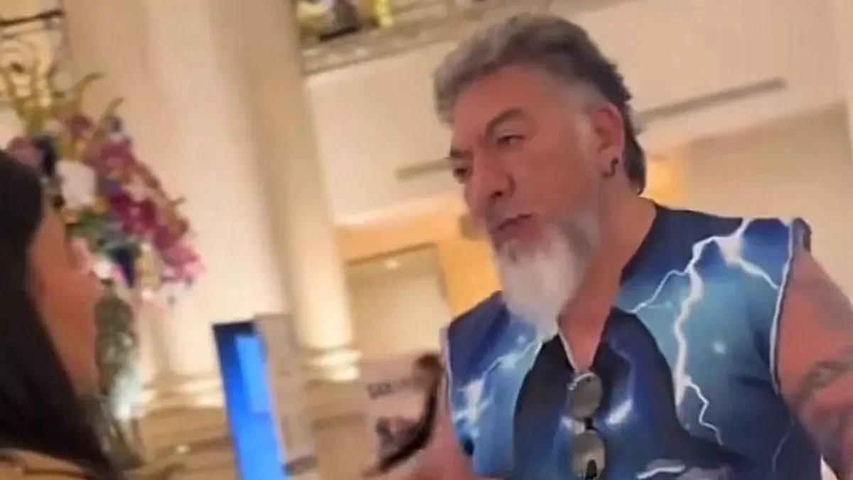 Carlos Trejo expresa su indignación tras ser rechazado en un hotel de Monterrey.