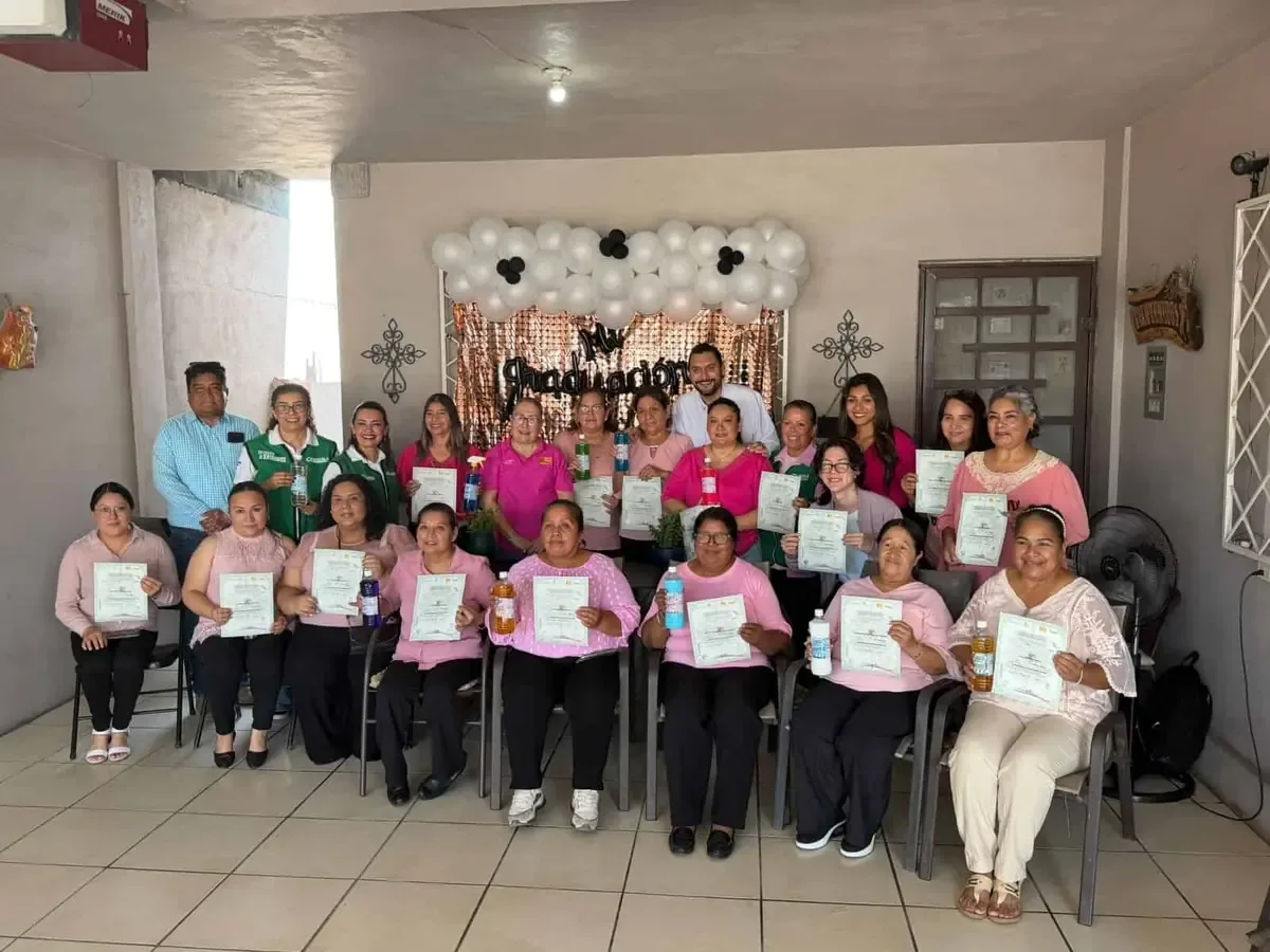 La graduación busca fortalecer el desarrollo económico y personal de las participantes mediante capacitación especializada.