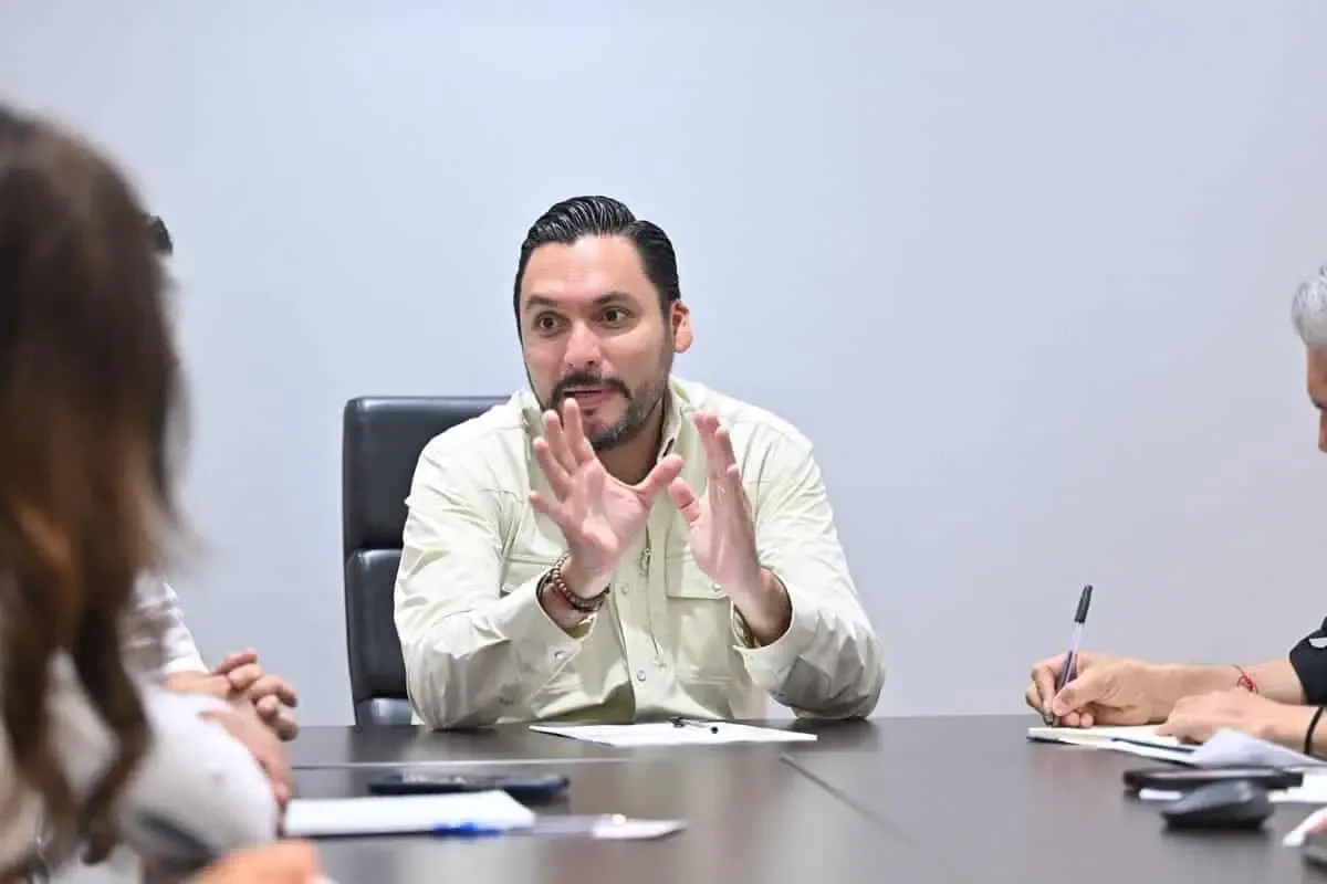 El alcalde y el director de ICATEC coordinan esfuerzos para fortalecer la capacitación laboral en la región.