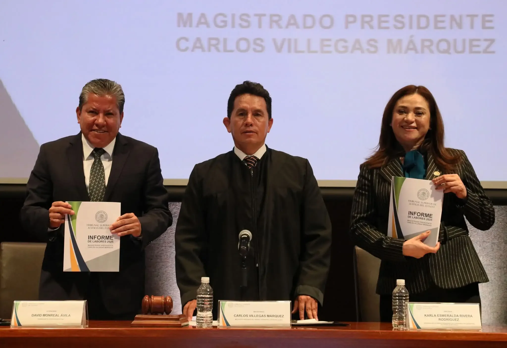 Carlos Villegas Márquez durante la presentación del informe en el Tribunal Superior de Justicia.
