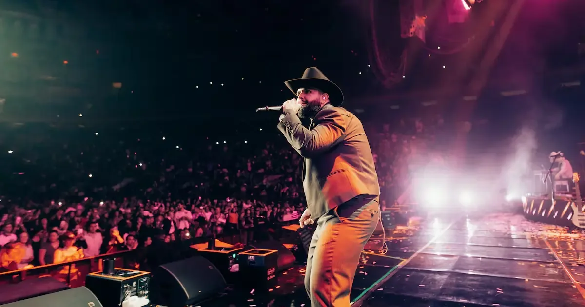 El cantante mexicano cerró su exitosa gira en Nueva York con un memorable show.