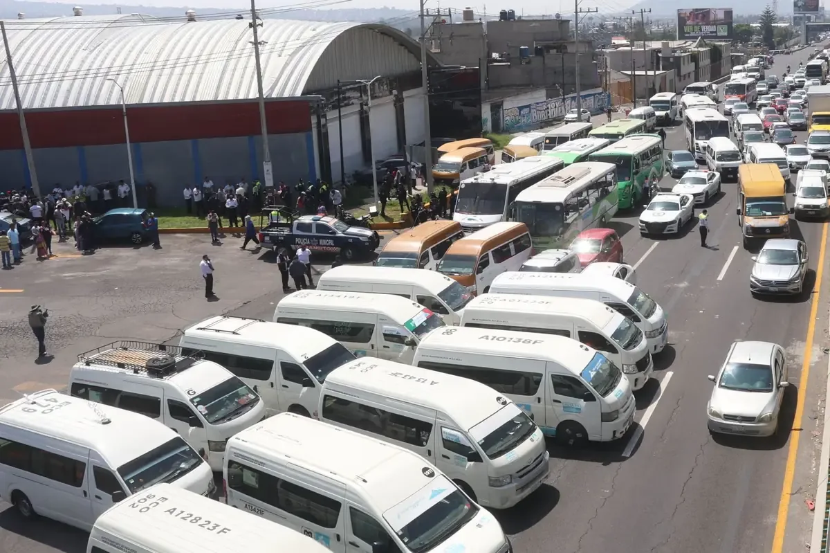 Accidentes en diversas autopistas generan complicaciones en el tránsito en múltiples estados del país.