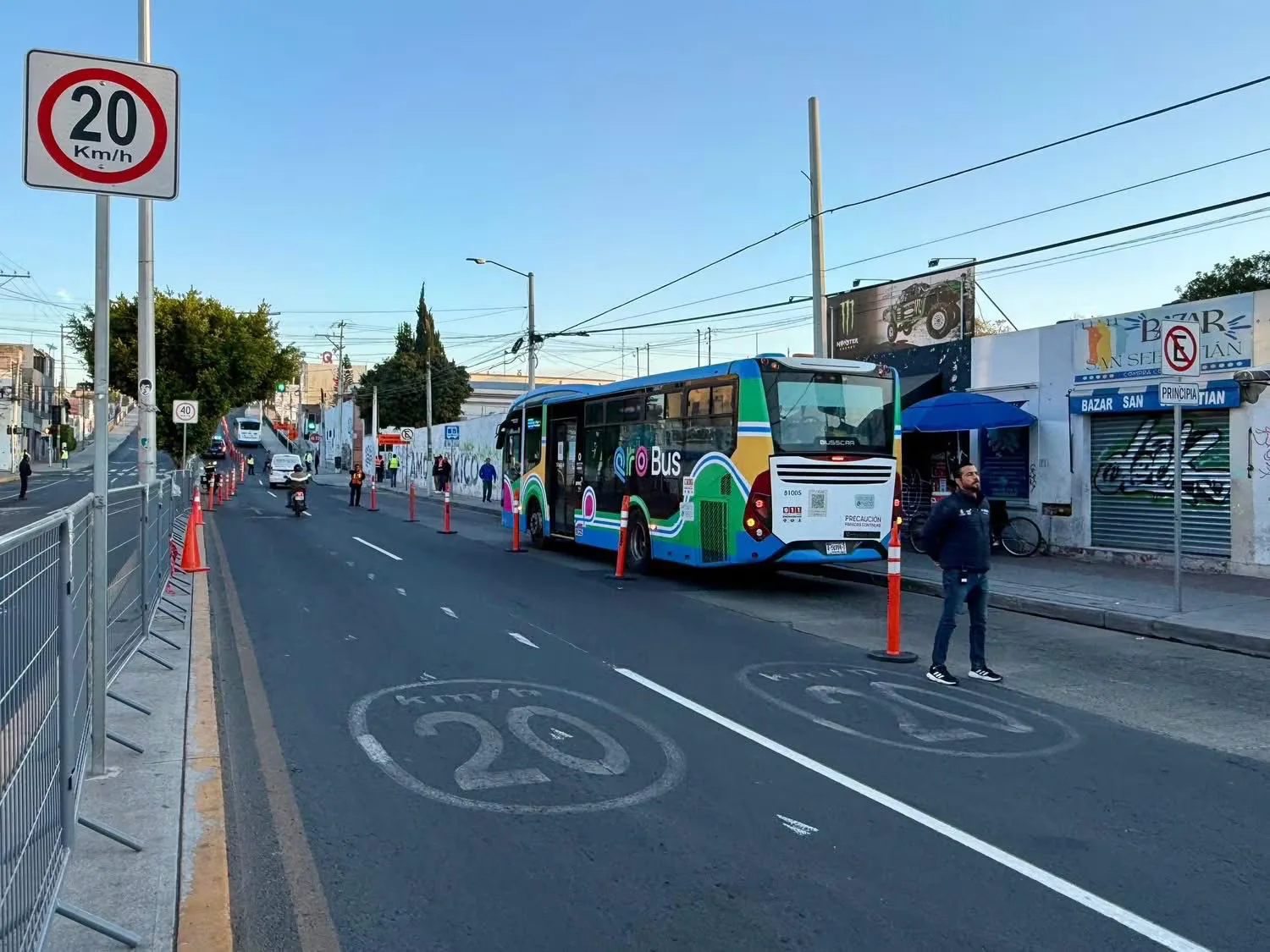 Carril de contraflujo en Corregidora Norte facilita el tránsito vehicular.
