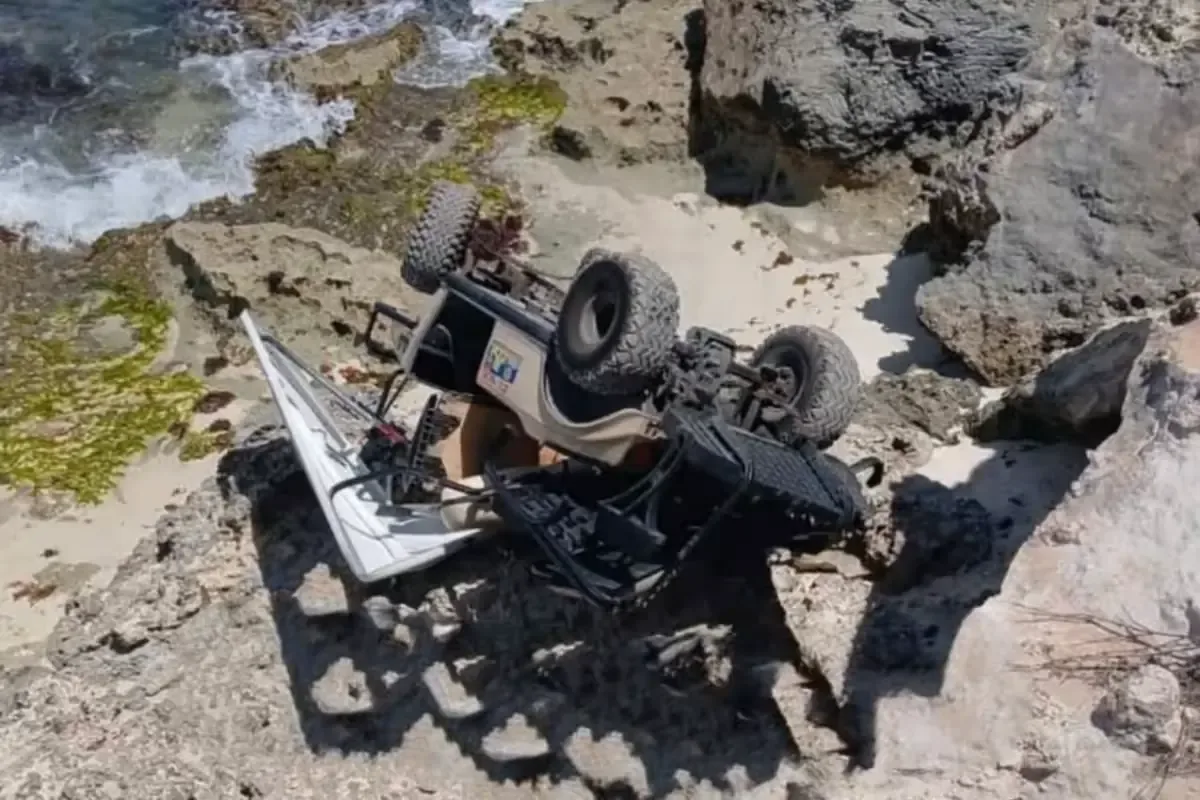 Un incidente en Isla Mujeres requirió la respuesta de autoridades para rescatar un carro de golf.