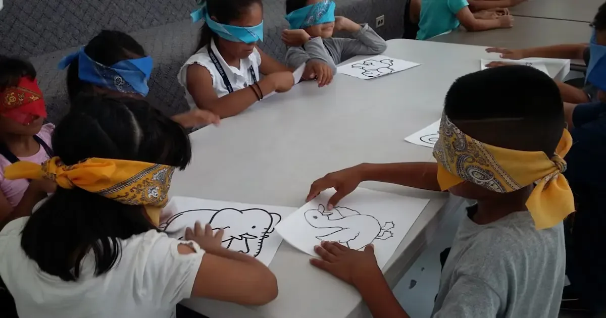 El centro cultural ofrece talleres artísticos para prevenir la violencia en jóvenes.