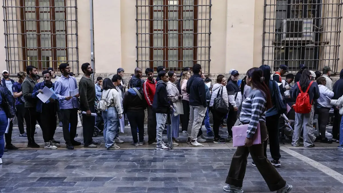 La mayoría de los solicitantes son jóvenes de América Latina y África, con un alto interés en obtener permisos de trabajo.