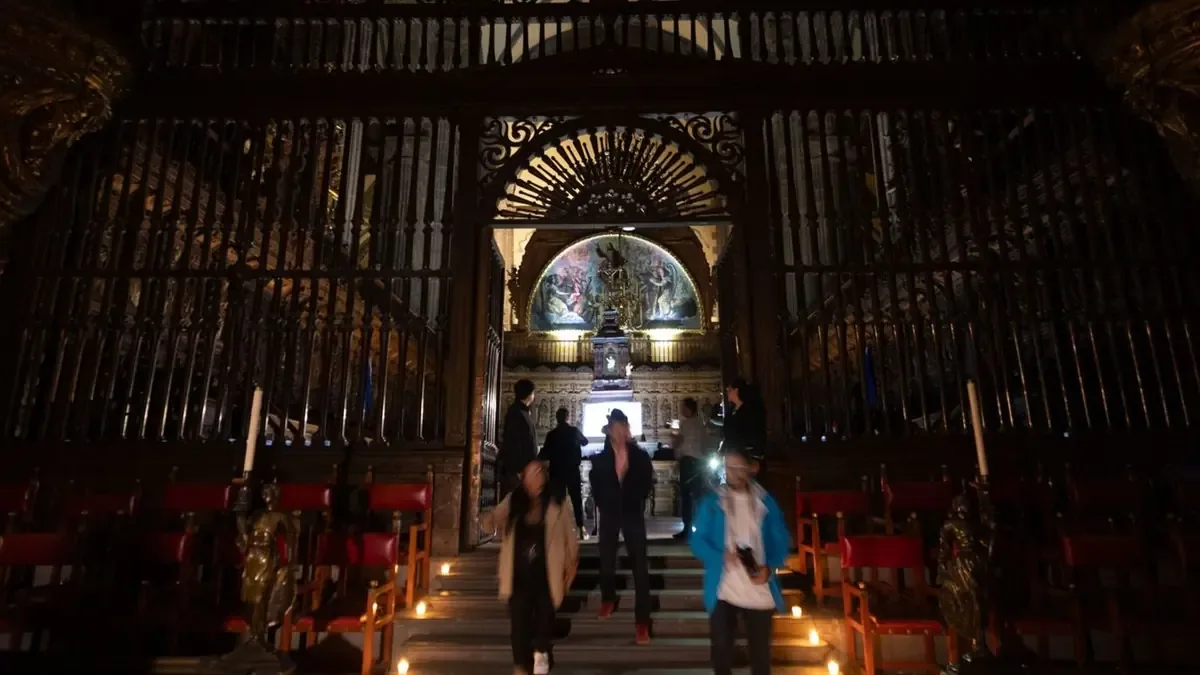 Descubre los misterios y leyendas ocultas de la Catedral Metropolitana en un recorrido especial.
