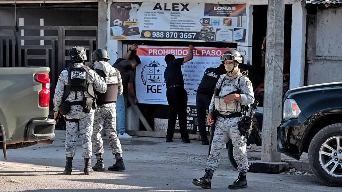 Las autoridades llevan a cabo un operativo en una vivienda con indicios de actividades de narcomenudeo.