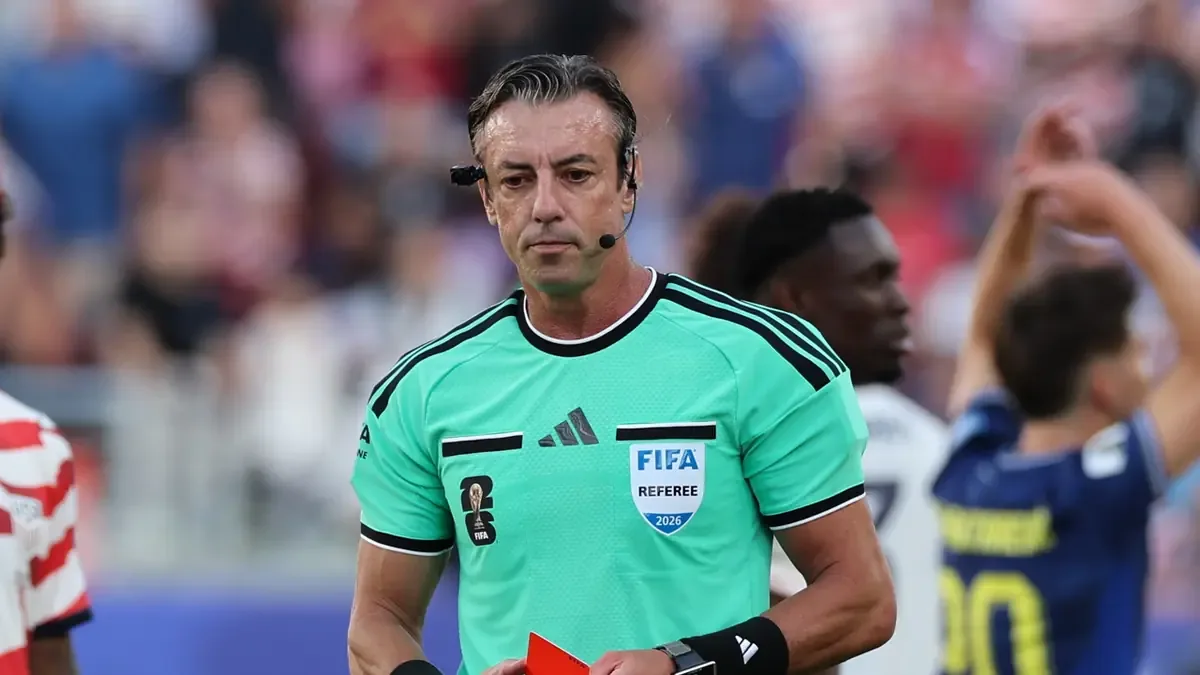 Donald Trump cuestionó al árbitro Raphael Claus por la expulsión de Balogun; la CBF lo respaldó destacando su integridad profesional.